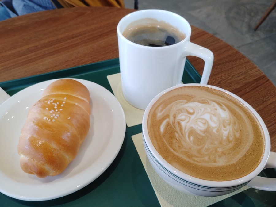 [포천여행 중 먹거리] 점심엔 커피와 빵, 저녁엔 메기+참게 매운탕