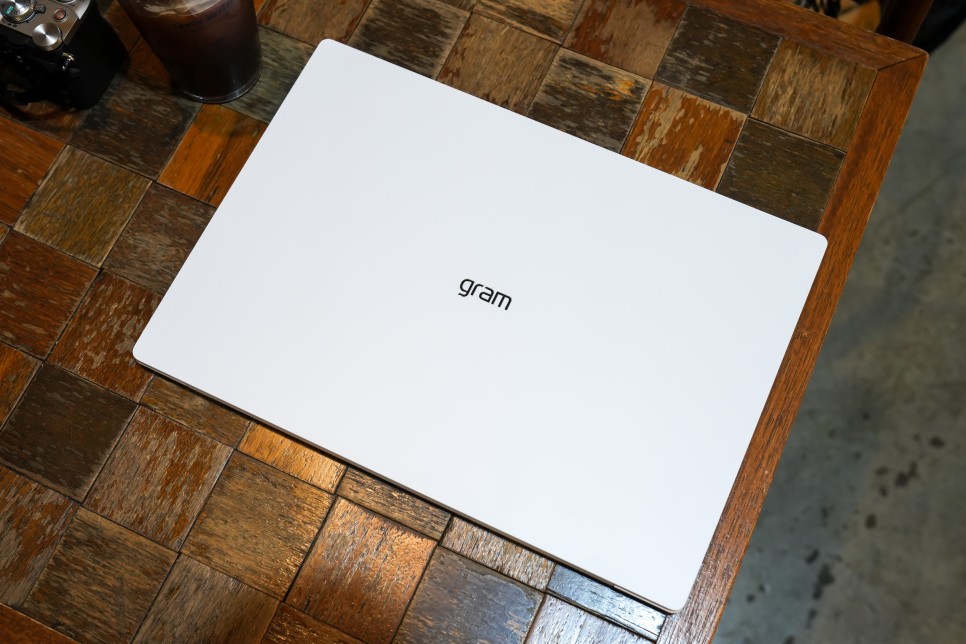 LG 그램 프로 2024 16ZD90SP-EX59K 고사양 얇고 가벼운 16인치 노트북