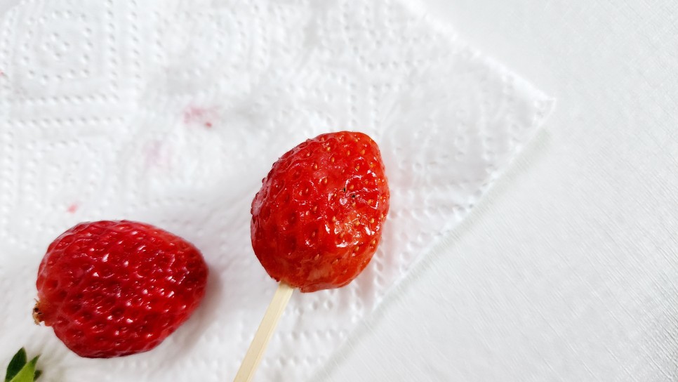 간단한 아이간식 딸기 탕후루 만들기 전자레인지 탕후루 레시피 딸기요리