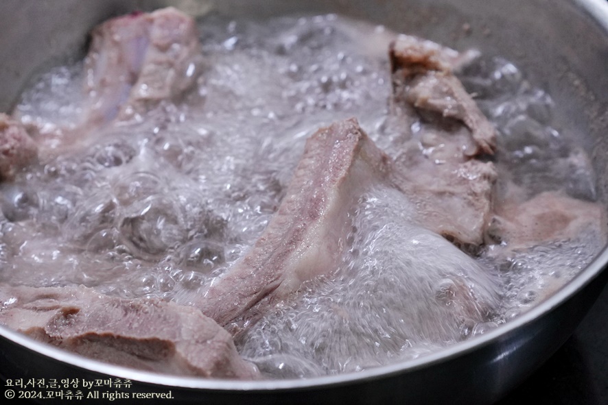 돼지 등갈비 김치찜 만들기 묵은지 돼지고기 김치찜 레시피 김치등갈비찜