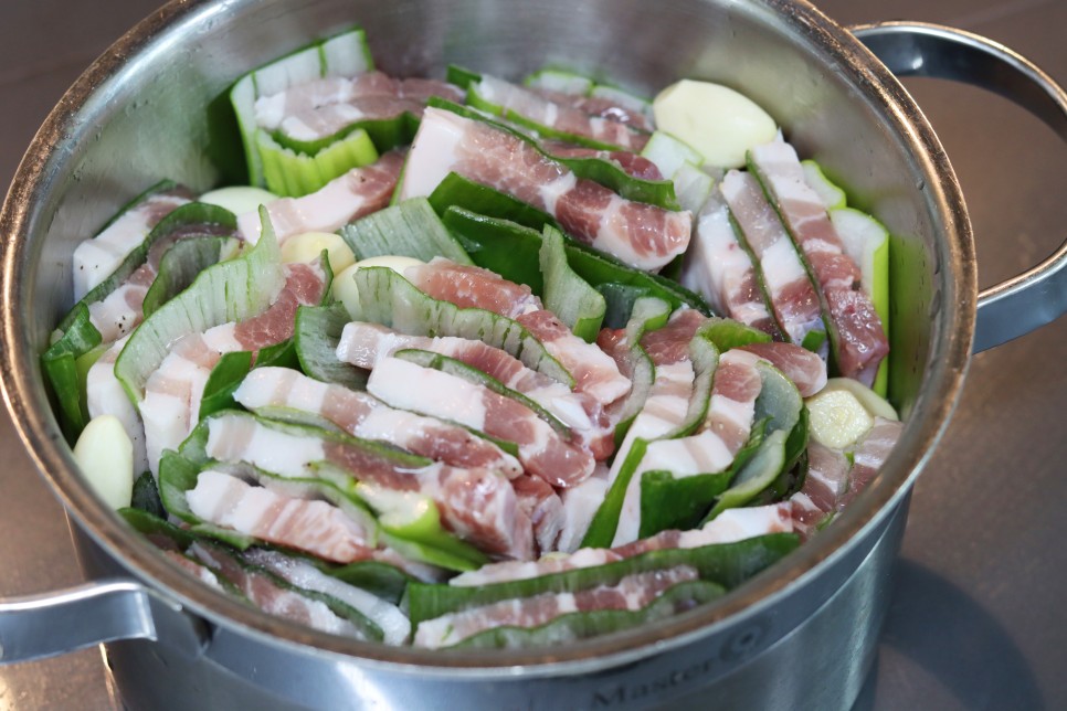 편스토랑 윤유선 대파 수육 맛있게 삶는법 무수분 삼겹살 수육 삶기