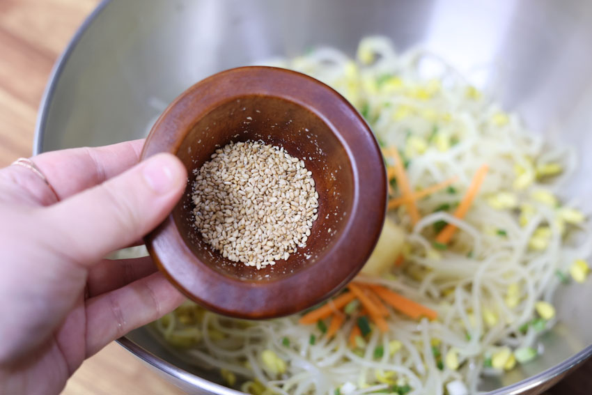 아삭 콩나물무침 레시피 빨간 콩나물무침 만들기 맛있는 콩나물반찬