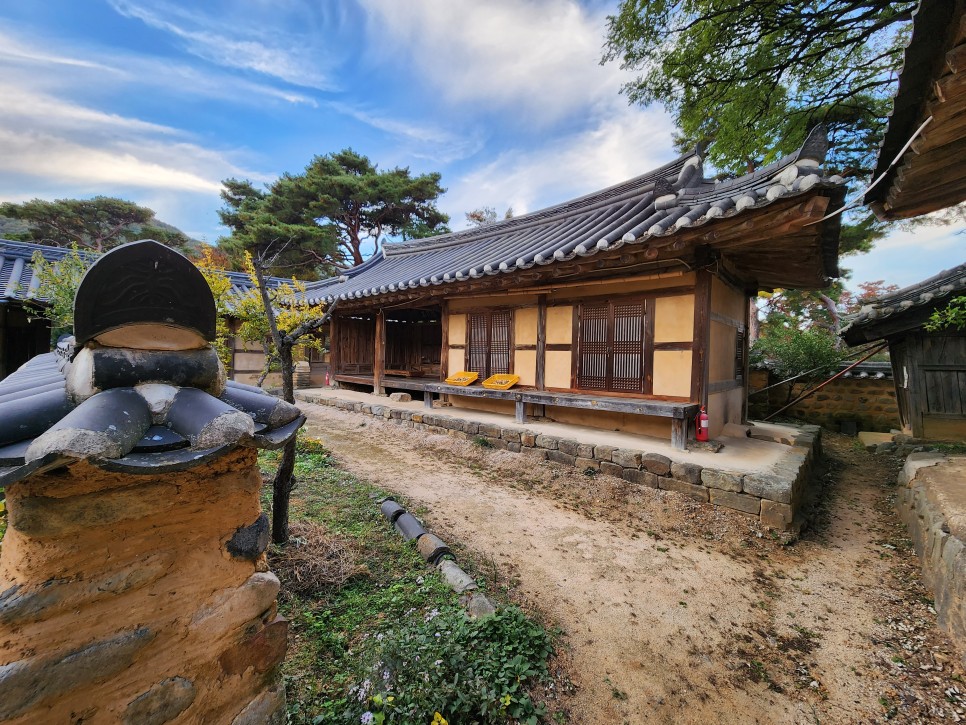 청도군 금천면 선암서원 - 지붕아래 화려한 조각을 품은 한옥