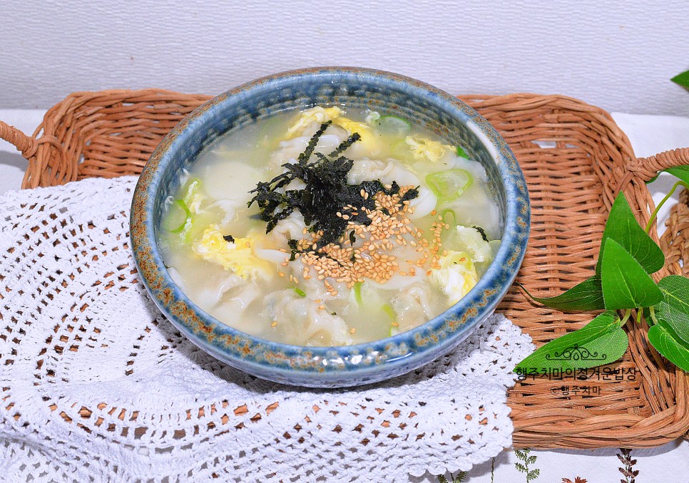 떡만두국 끓이는법 사골 코인육수 물만두국 간단 아침메뉴 아침간편식