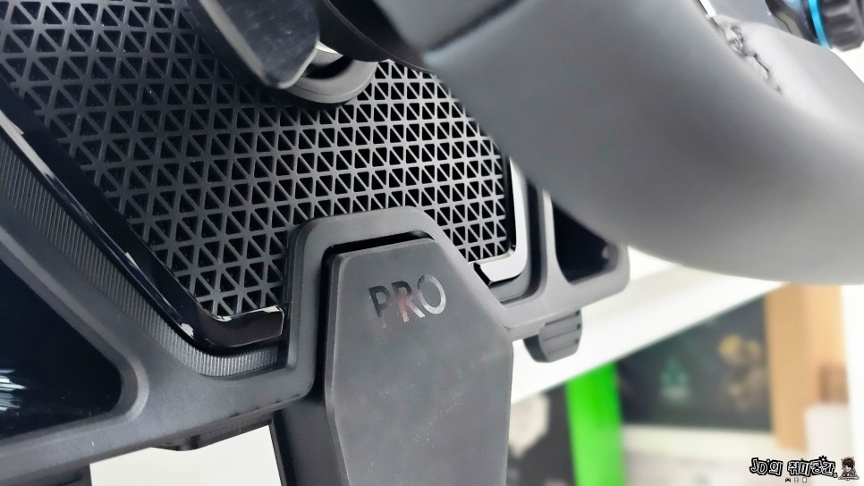 로지텍G PRO 레이싱 휠 페달과 레이싱휠 구성품 간단한 후기