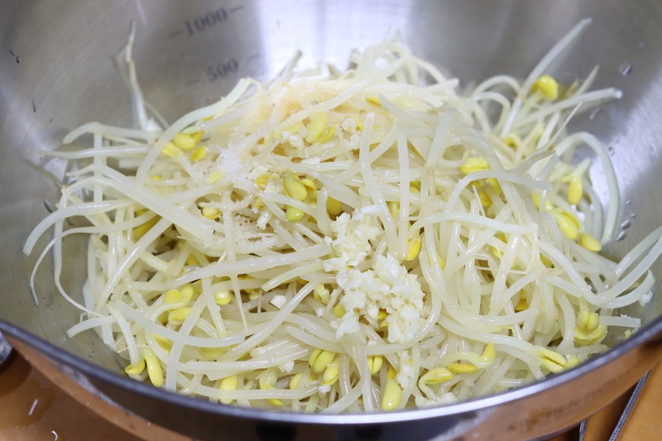 하얀 콩나물무침 레시피 맛있는 콩나물무침 만들기