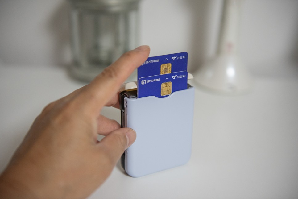 갤럭시 Z플립5 케이스 힌지보호 카드 수납케이스 추천