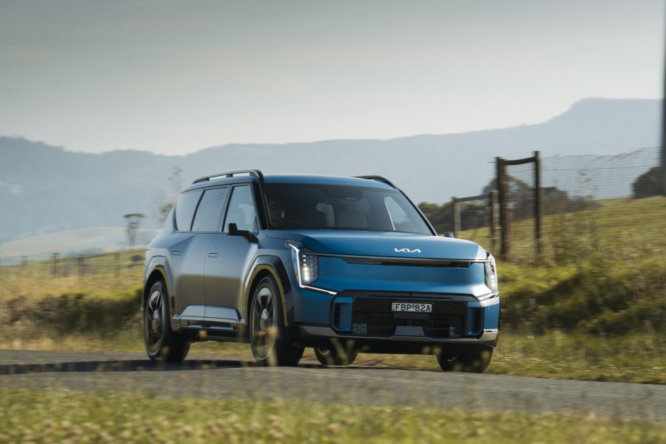 기아의 플래그십 전기 스포츠 SUV, 2025 EV9 GT 스파이샷 포착
