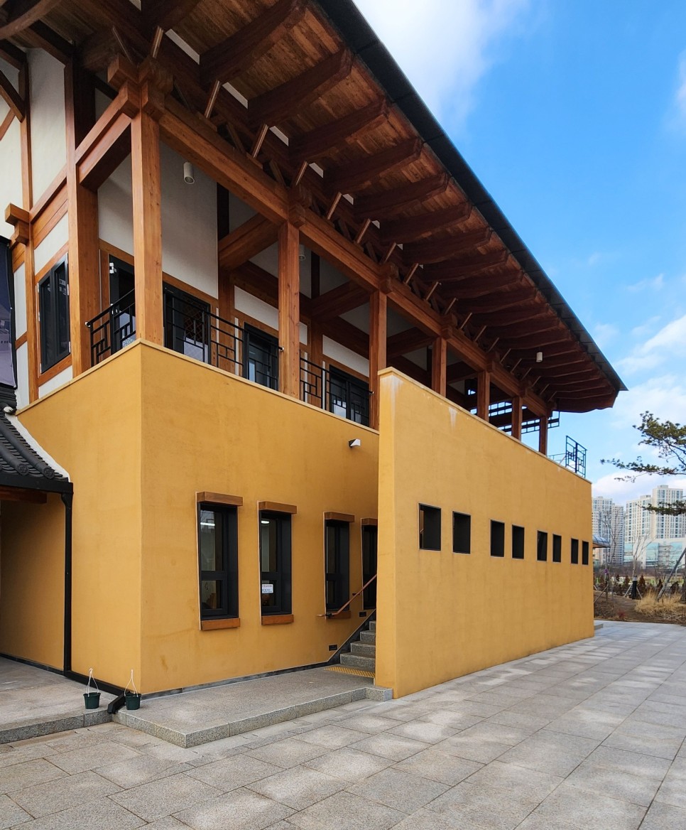 처인성 역사교육관 - 기둥 간격이 가장 넓은 한옥을 만들다 - (주)건축사사무소서강종합