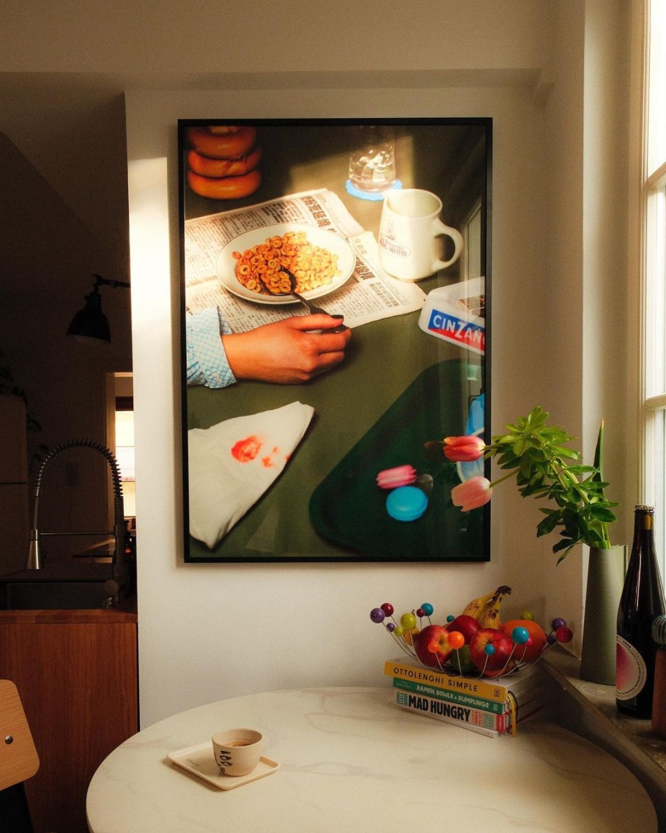 주방 사진 포스터 감성 소품 원형 식탁 원테이블 인테리어