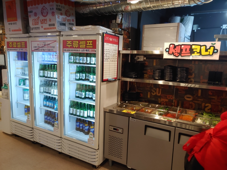 [목요만담: 마장동고기집] 3주만에 찾아간 우리 아지트에서는 이날도 엄청난 서비스 제공. 한국에서 술값이 가장 싼 집