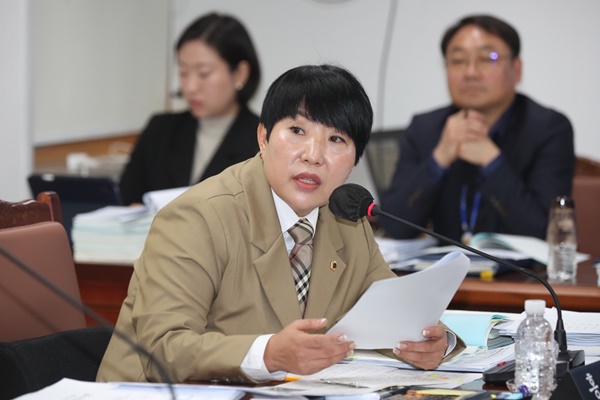 홍인숙 의원, "겨울철 눈구경 인파로 마비되는 1100도로, 관광정책으로 해결해야"