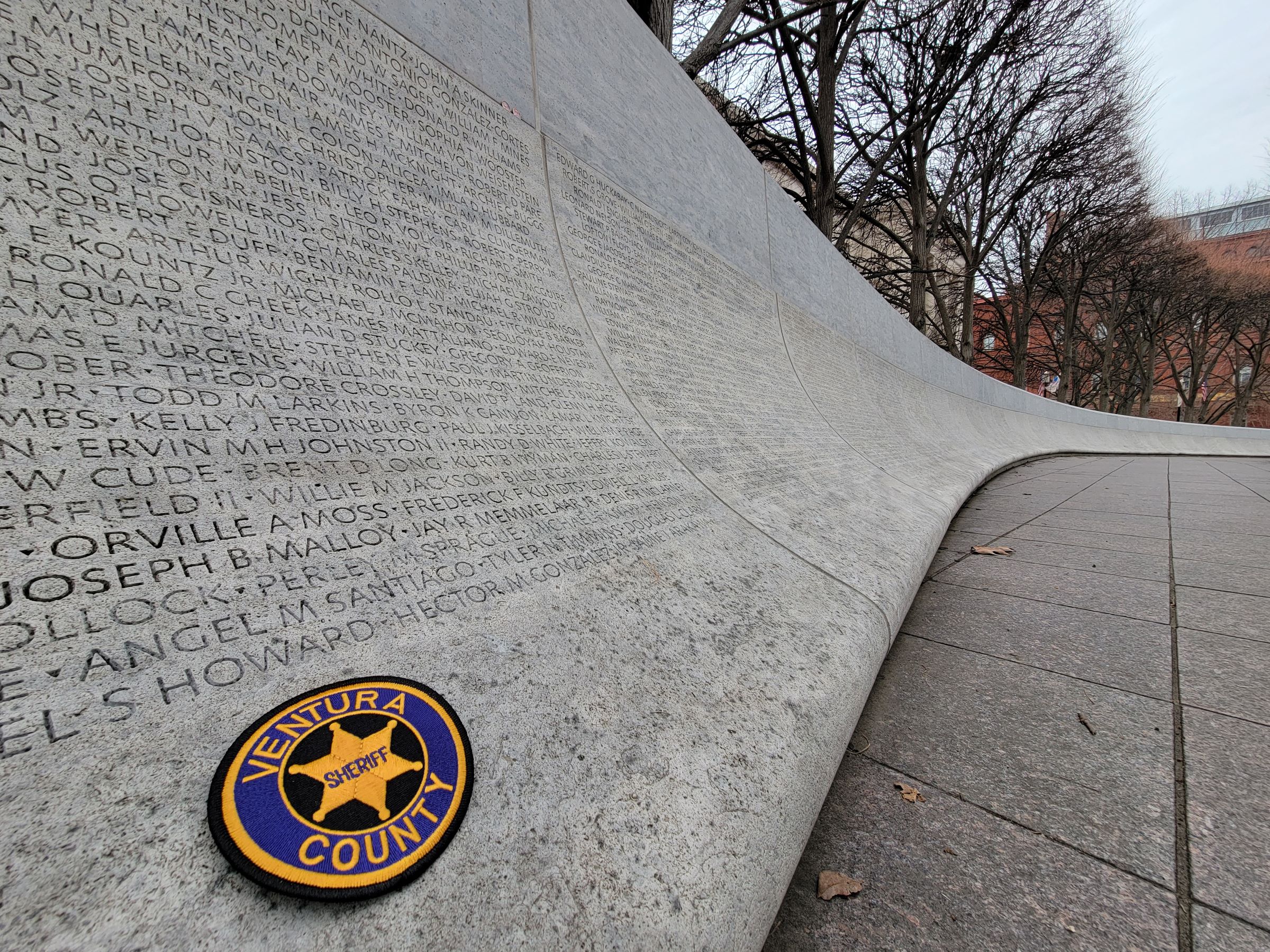 펜쿼터(Penn Quarter)의 동상들과 해군 기념물 및 법집행(Law Enforcement) 박물관과 순직자 추모광장