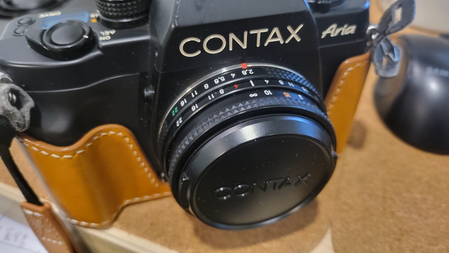 콘탁스 아리아 필름카메라의 새로운 렌즈 칼 짜이즈 테사 45mm f2.8