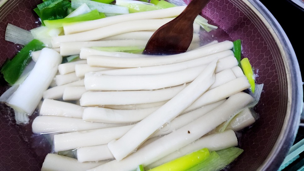 밀떡볶이 주말 점심메뉴 추천 고추장 떡볶이 소스 만들기 국물떡볶이 레시피