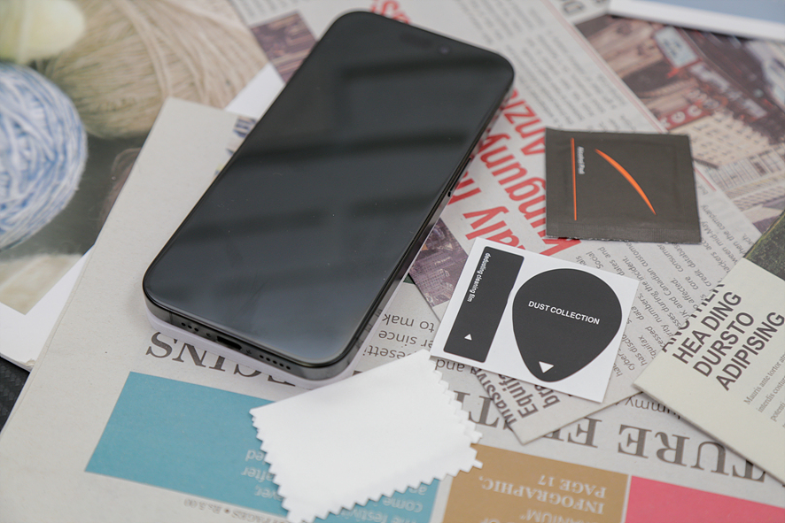 아이폰 14 프로 맥스 강화유리 사생활 보호필름 원터치로 스마트폰에 이지부착하는 방법