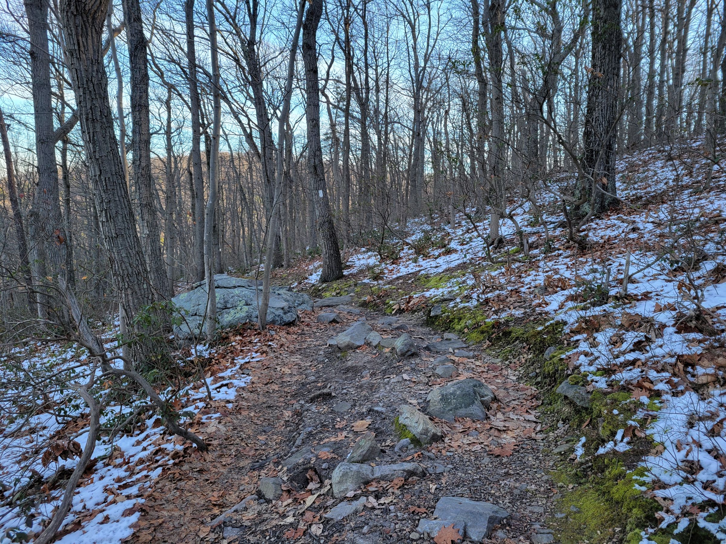 애팔래치안 트레일(Appalachian Trail)을 따라 등산으로 주경계를 넘어 찾아간 레이븐락(Raven Rocks)