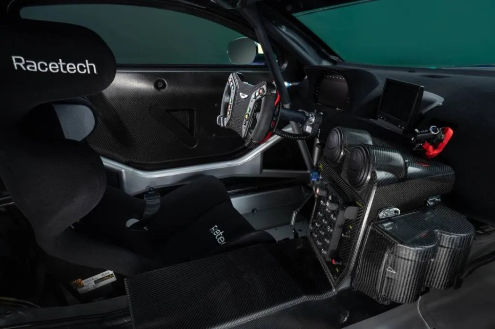 2025 신형 애스턴마틴 밴티지 GT4 레이스카 출시