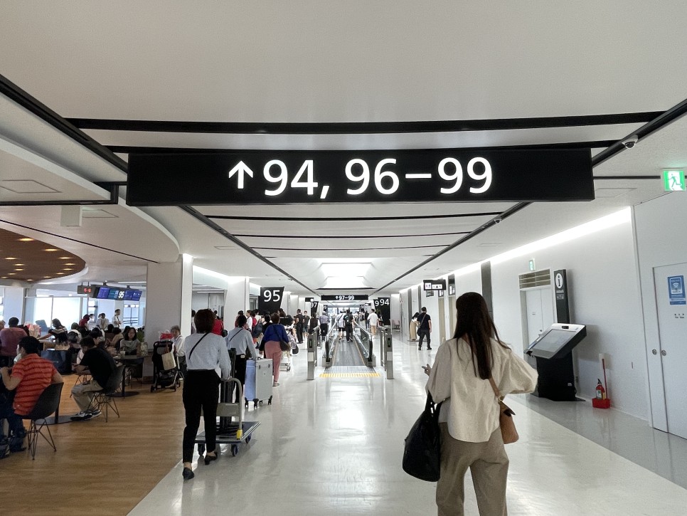 일본 도쿄 나리타 공항 일본 스타벅스 위치 베이커리 가격