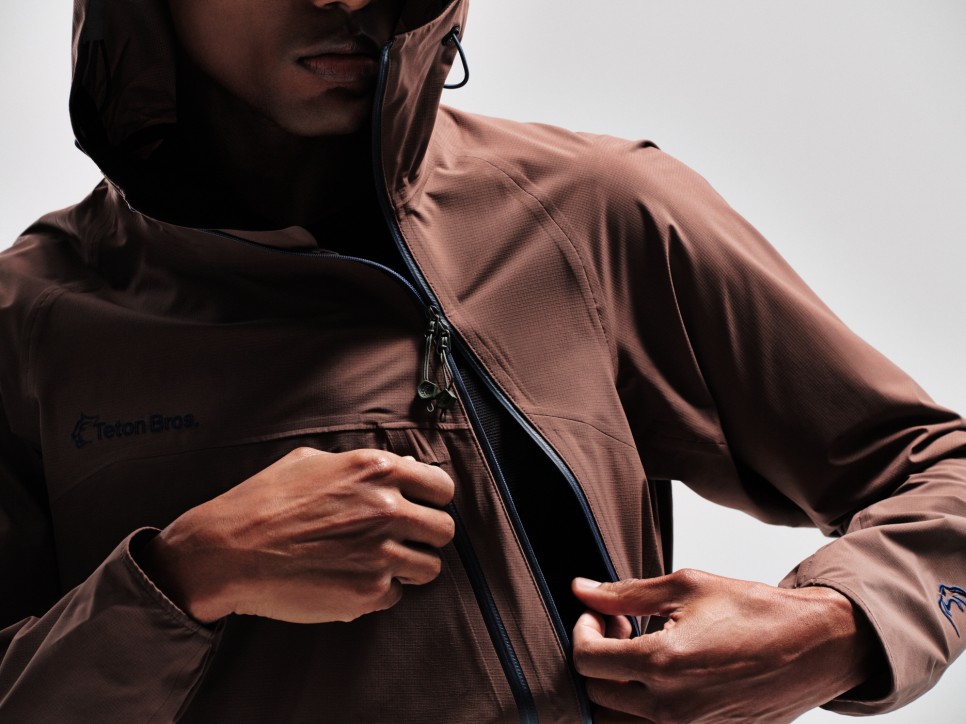 남성 바람막이 자켓 브랜드 티톤브로스 24SS 컬렉션 요즘 뜨는 남자 등산복 추천!