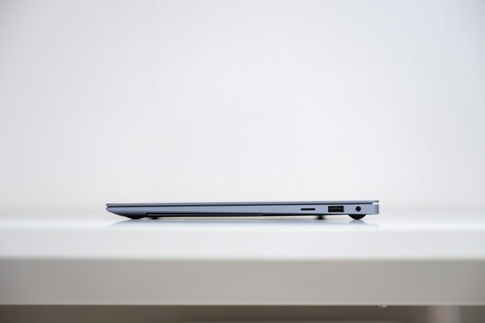 14인치 가벼운 영상편집 노트북 추천 삼성 갤럭시북4 프로 NT940XGQ-A71A 인텔 울트라7 탑재
