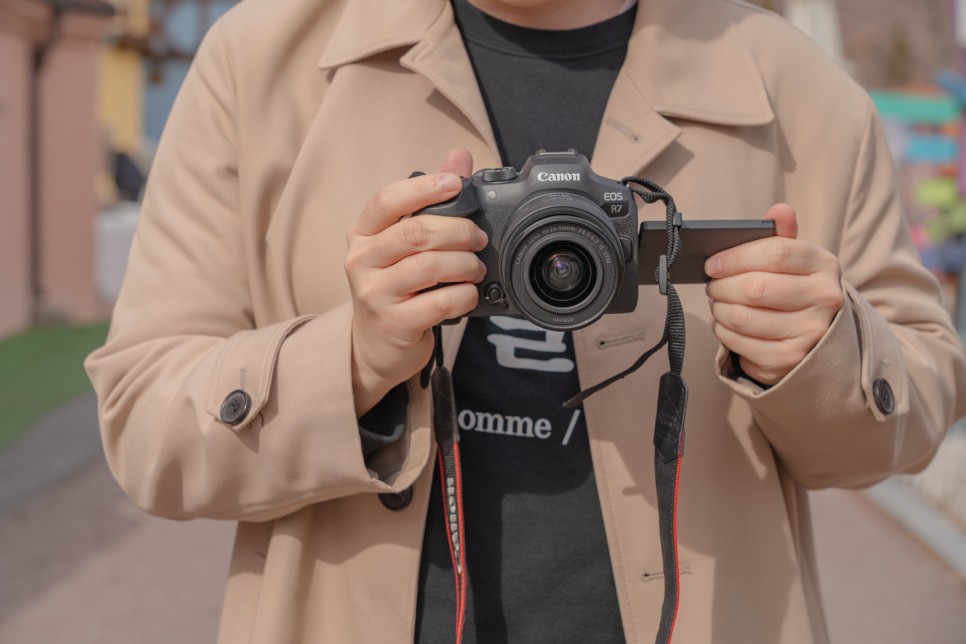 브이로그 동영상 촬영을 위한 4K 미러리스 카메라 추천! 캐논 EOS R7