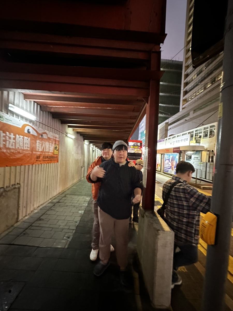 홍콩자유여행 스타페리타고 다시 침사추이로: 배에서 보는 야경
