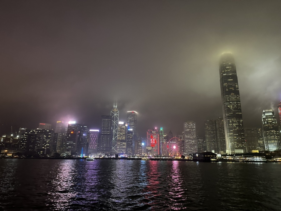 홍콩자유여행 스타페리타고 다시 침사추이로: 배에서 보는 야경