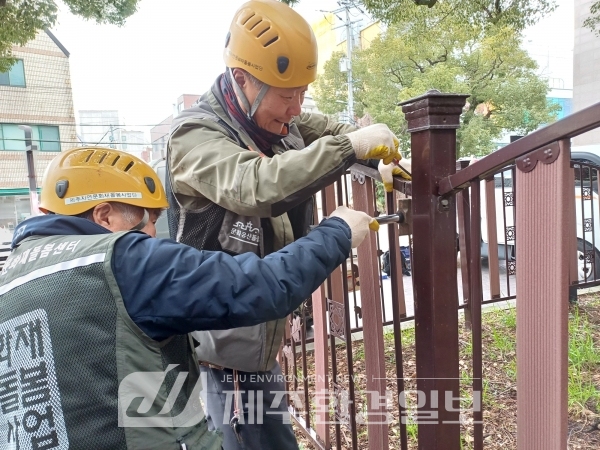제주자연문화재돌봄센터, ‘삼도동 녹나무’ 문화재돌봄 활동
