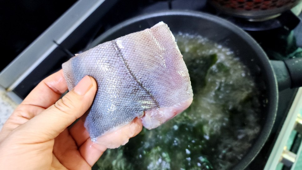 가자미 미역국 끓이는방법 생선 미역국 종류 생선비늘제거기로 가자미손질 요리