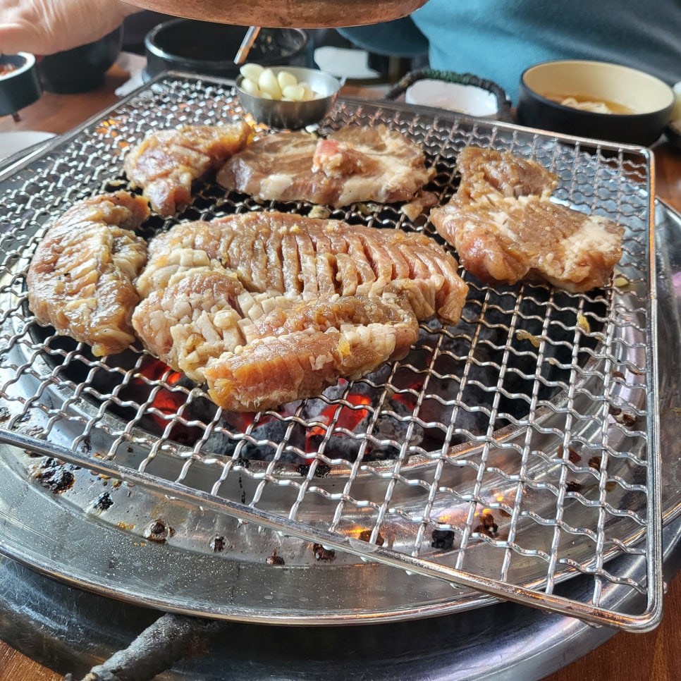 수원 이목동 맛집 고기굽는 혀누네 돼지갈비 소갈비