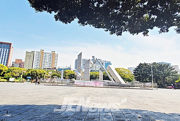 “공원은 공원 다워야..제주도는 신산공원 녹지 축소 시도 즉각 중단해야”