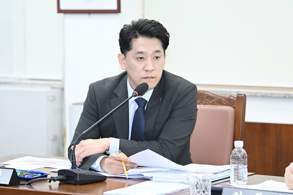 “막대한 혈세 투입 들불축제 숙의형 공론과정 평가 백서 발간 왜 미루나..주먹구구식 추진 결과(?)”