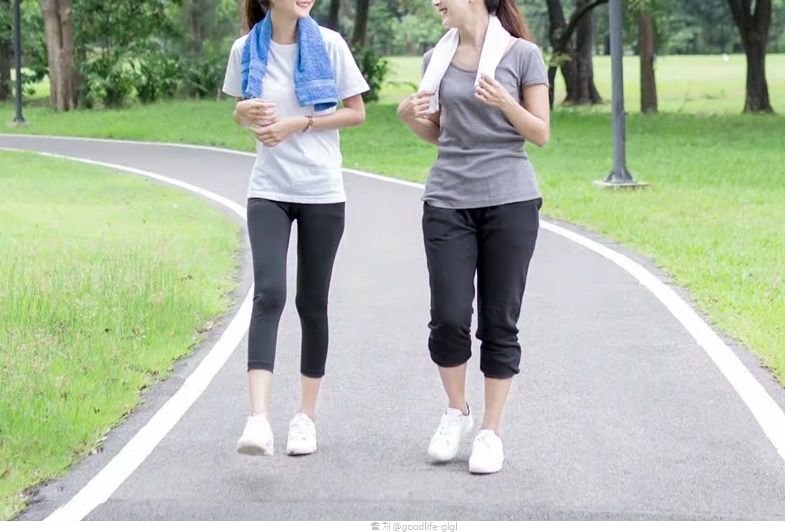 아이유 추천 걷기 아침 조깅 효과 하루 30분걷기 만보걷기 공복 유산소