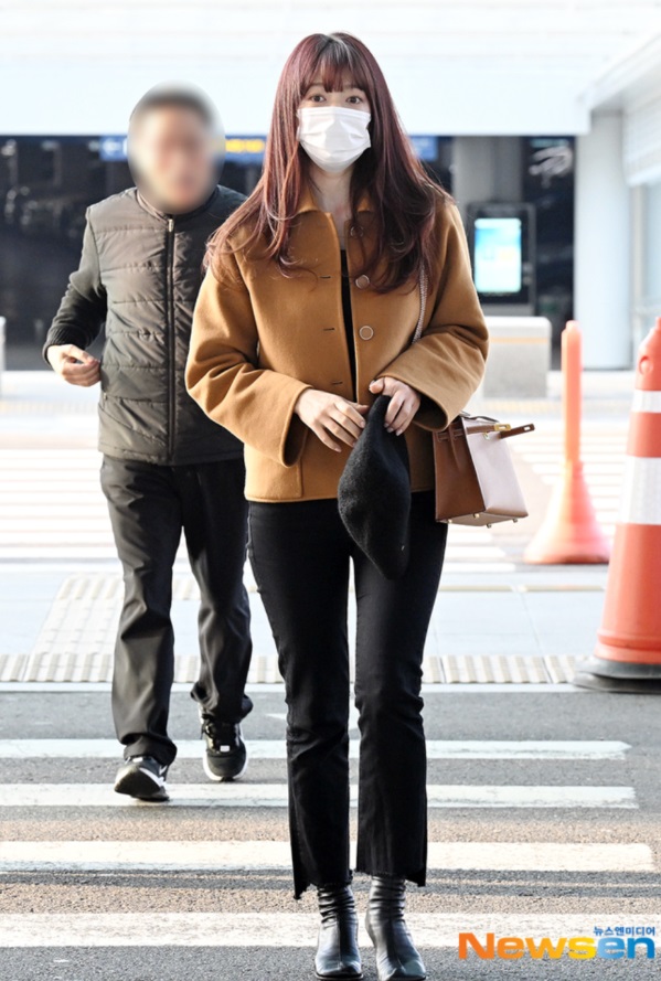 박신혜 공항패션 가방 에르메스 켈리백 25 옷 자켓 패션 코디