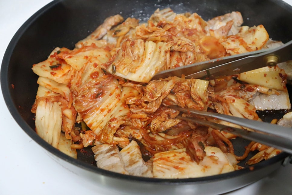 돼지고기 김치 두루치기 제육볶음 레시피 삼겹살 김치볶음 볶음김치 만드는법