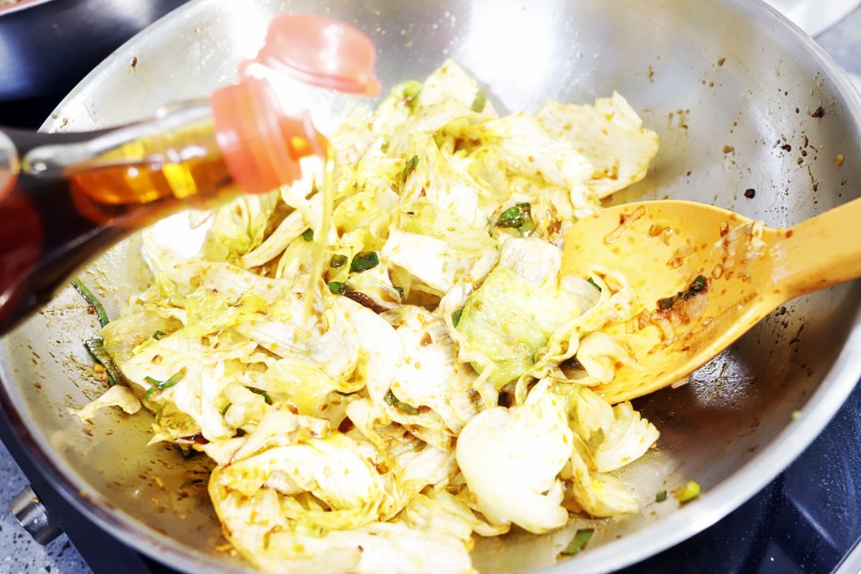 시든 양상추 요리 굴소스 양상추볶음 중국식 다이어양상추요리