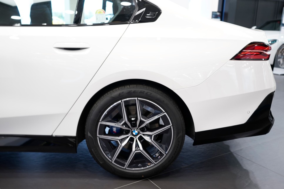 2024 BMW 5시리즈 모의견적 제원 정보 포토, 수입 베스트셀링카의 정석