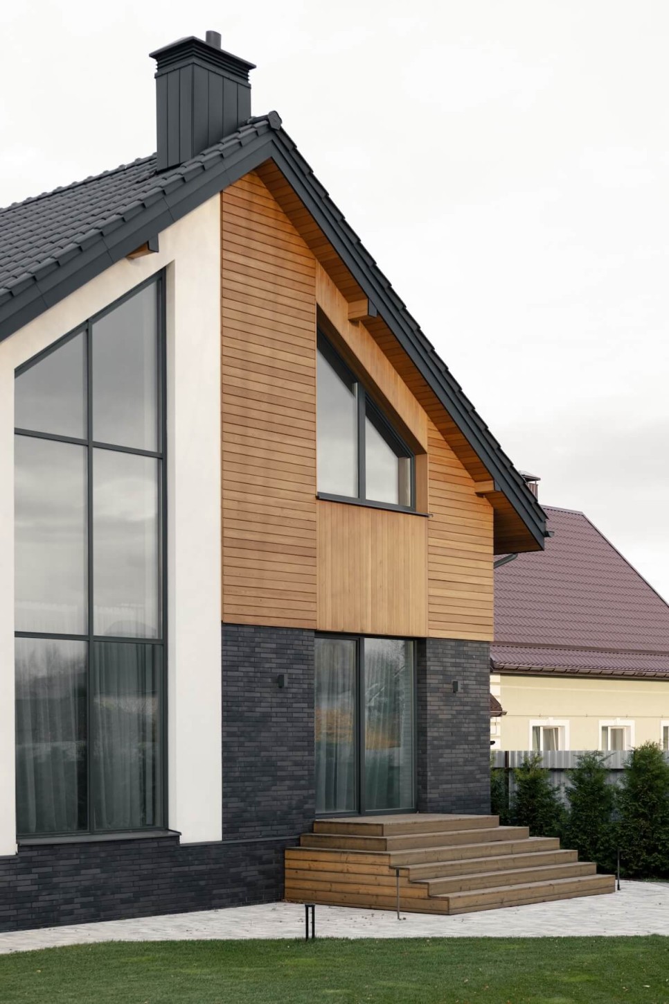 목가적인 자연스러움과 도시적인 모던함이 조화를 이룬 교외 주택, Wood & Air House by Skar Design