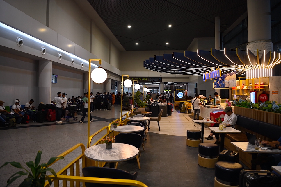 캄보디아 프놈펜 국제 공항 면세점 식당 담배 가격 주류 히비키 삼