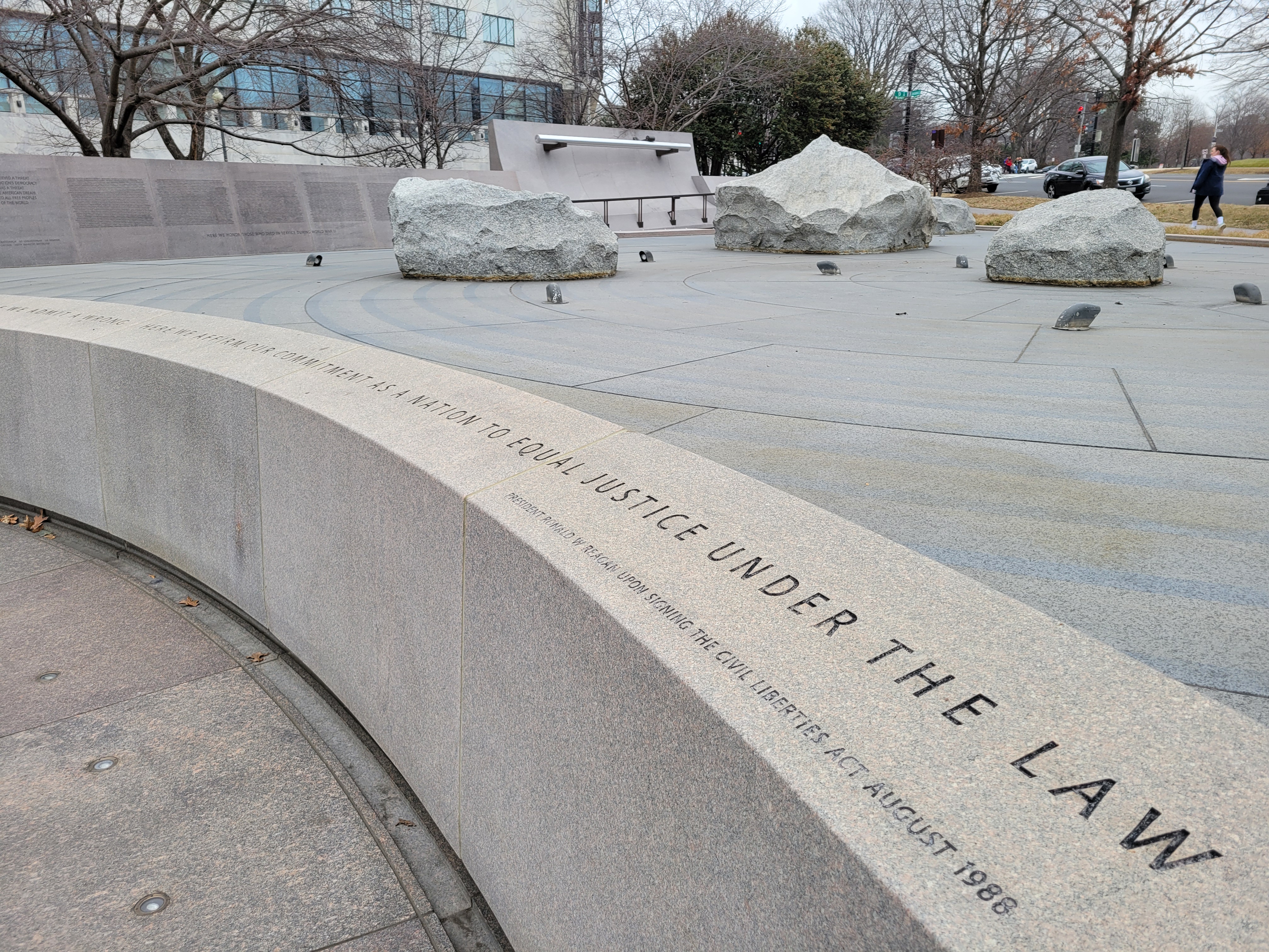 유니언스테이션과 컬럼버스서클, 제2차 세계대전 일본계미국인 애국기념물 및 태프트메모리얼 카리용