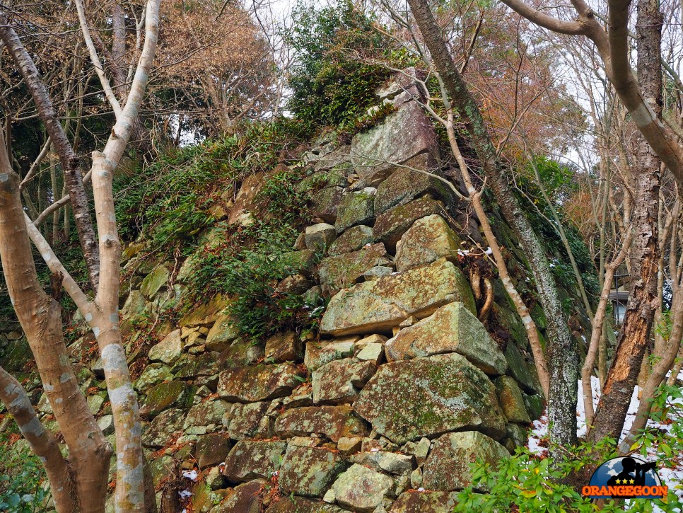 (일본 시가현 오미하치만 / 하치만 산성) 1585년 하치만산 위에 만들어진 성. 케이블카를 타면 쉽게 찾아갈 수 있다오 八幡山城