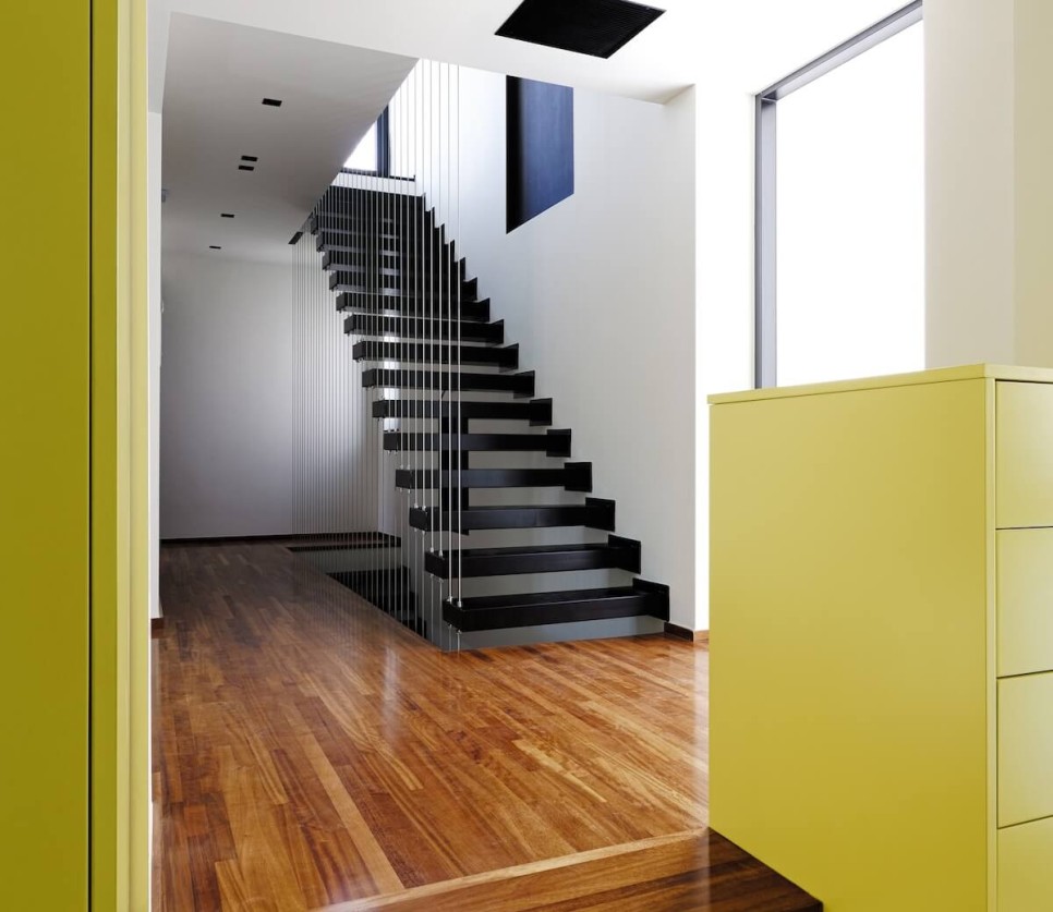 옛것과 새것! 컬러와 흑백! 대비를 수단으로 실현한 꿈의 집, Dream House by Kipseli Architects