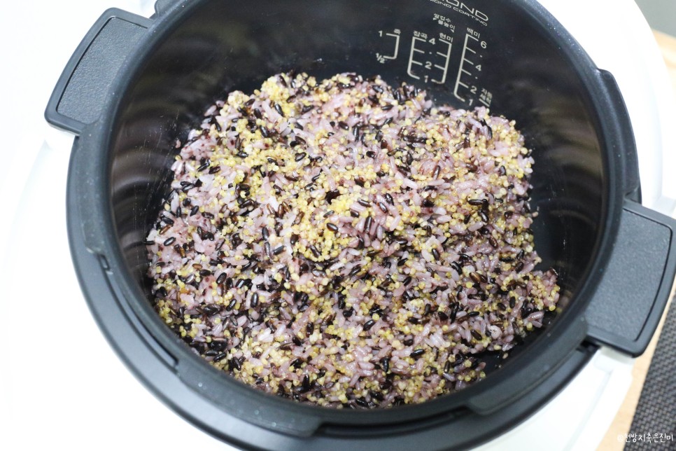 전기압력밥솥 쿠첸 6인용 밥솥으로 잡곡밥 만들기