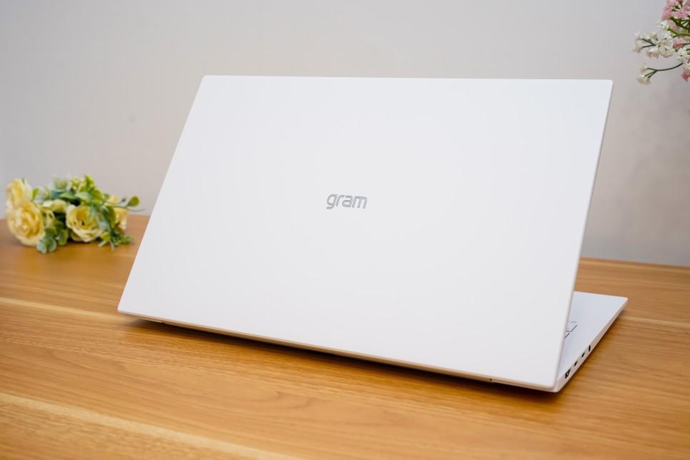 LG 그램 15인치 노트북 AI를 빠르게 처리하는 인텔 울트라7 CPU 장착!