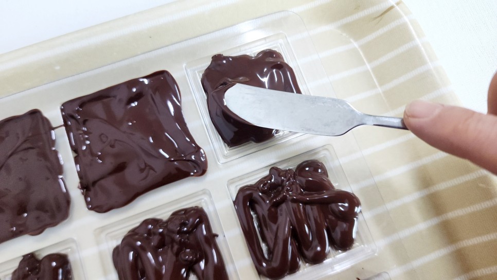 화이트데이 선물 바크초콜릿 만드는법 다크초콜릿으로 수제 초콜릿 만들기
