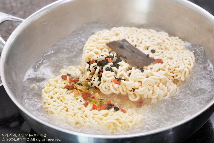 짜파구리 조리법 2인분 라면 짜파게티 맛있게 끓이는법 짜계치 레시피