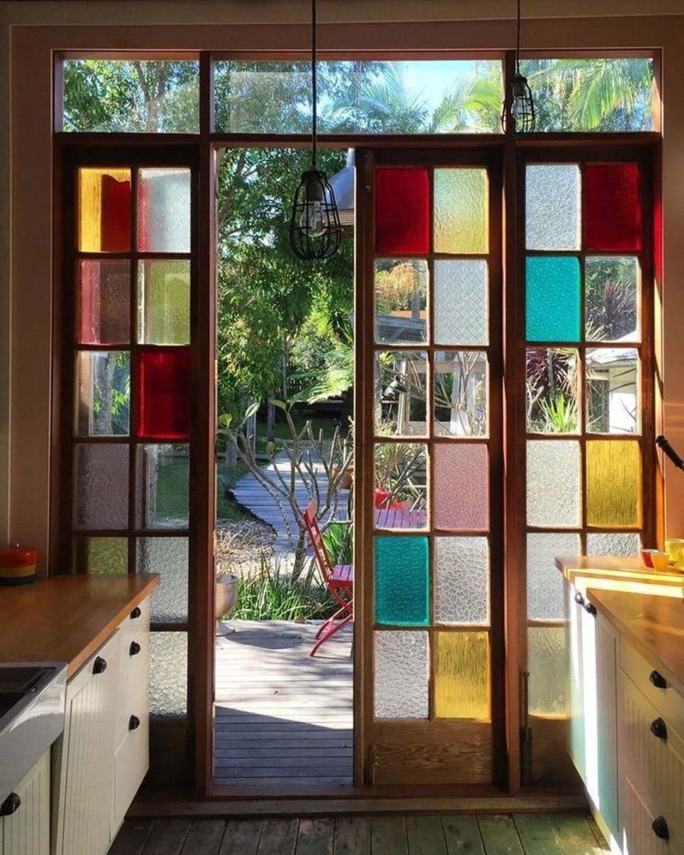 유리공예 스테인드글라스 조명 활용한 벽장식 창문 인테리어 소품
