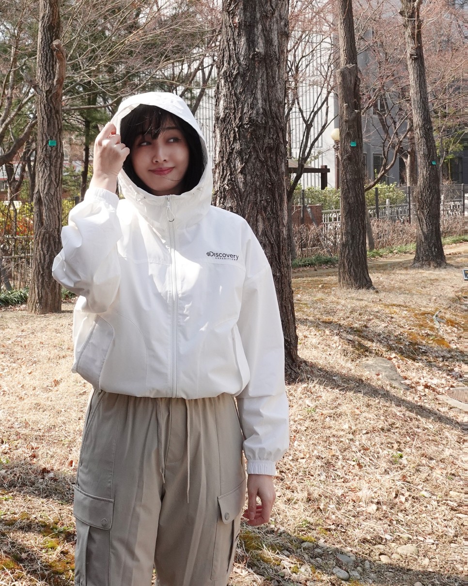 디스커버리 여성 바람막이 추천 산뜻한 봄 크롭 자켓