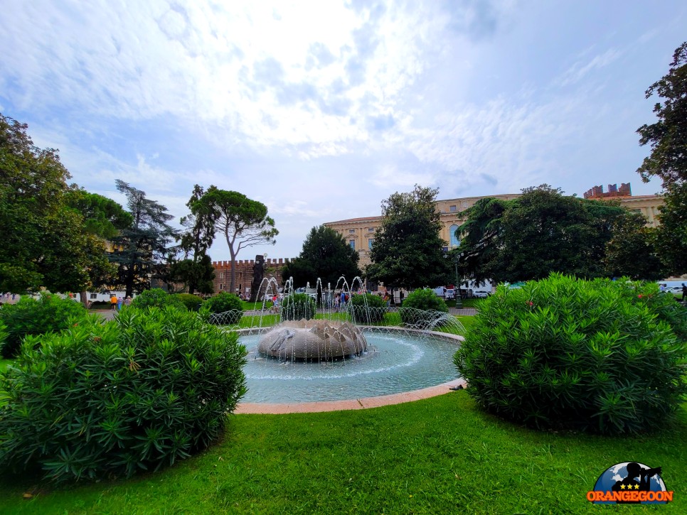(이탈리아 베로나 / 브라 광장) 베로나에서 가장 큰 광장. 베로나 아레나와 브라의 문이 있는 아름다운 광장 Piazza Bra